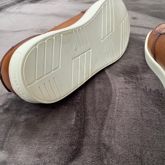 Men's Magnanni Low Top Sneakers - Picture 10 of 11